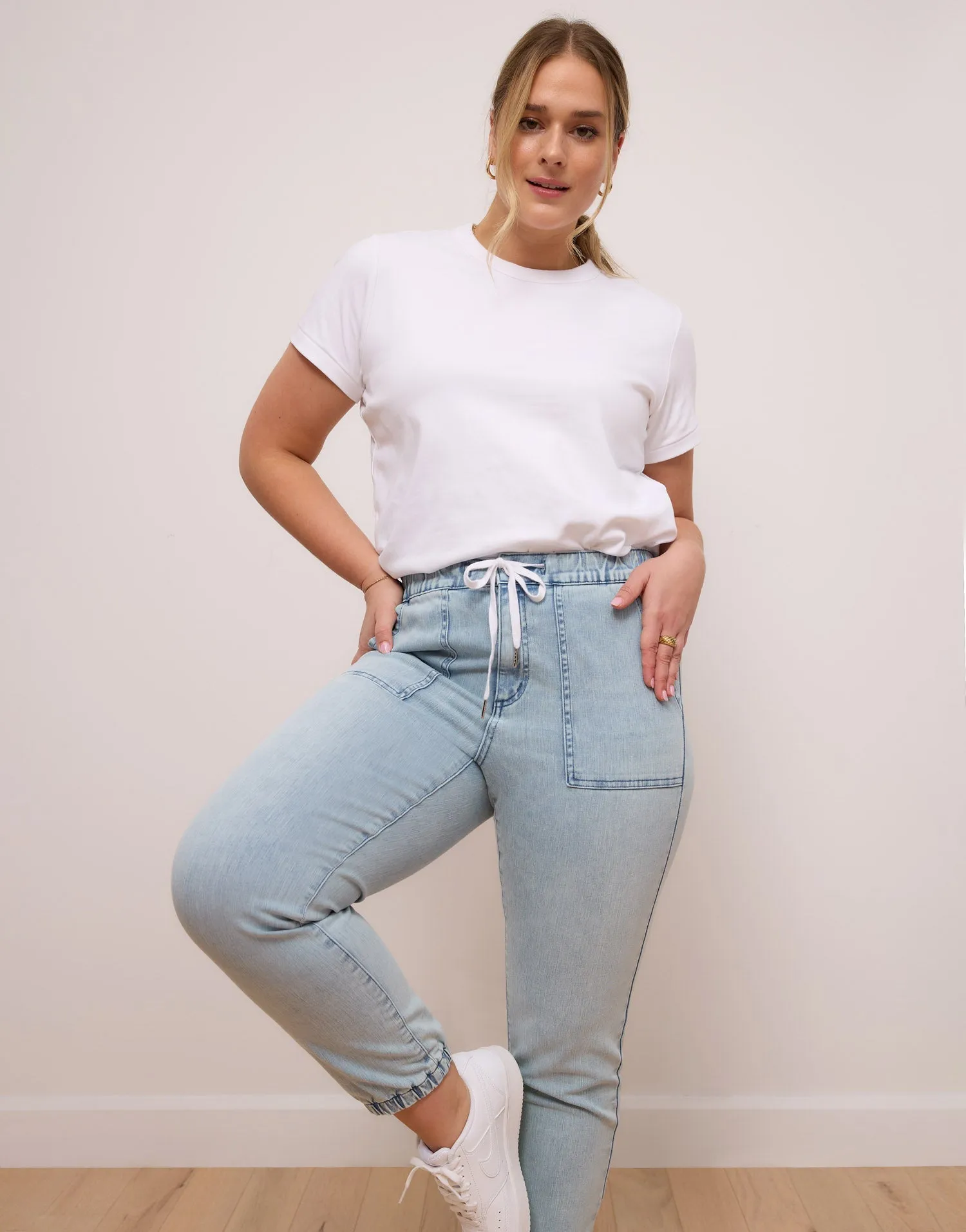 MALIA RELAXED JEANS JOGGER / CLOUD BLUE